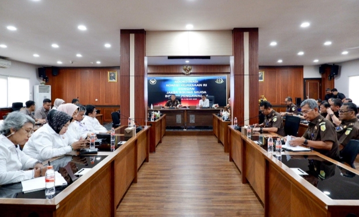 Jaksa Agung Muda Bidang Pengawasan Rapat Koordinasi dengan Komisi Kejaksaan RI