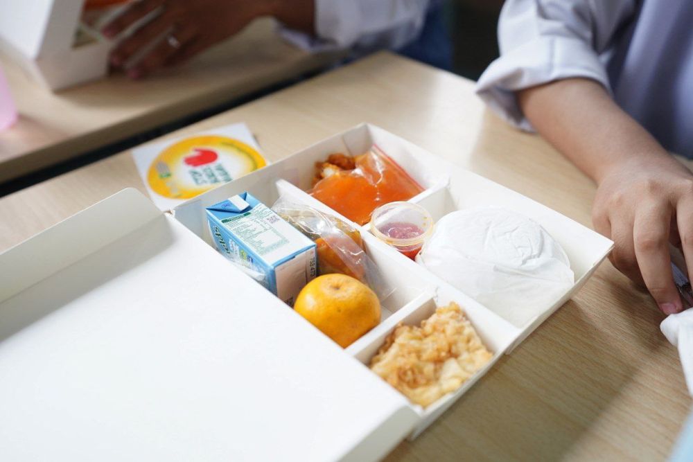 Hari Ini Siswa di Pekanbaru Mulai Nikmati Makan Siang Bergizi, Diujicoba di 8 Sekolah