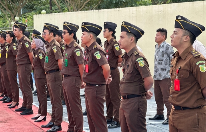 Plt Kajari SBB Pimpin Apel Kerja Harapkan Jajaran Dukung Pelaksanaan WBK/ WBBM