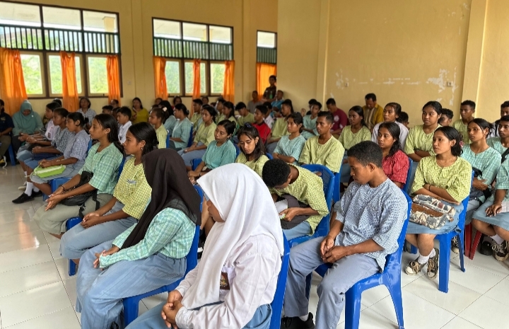 Kejari SBB Lakukan Giat Jaksa Masuk Sekolah di SMKN 2 Seram Bagian Barat