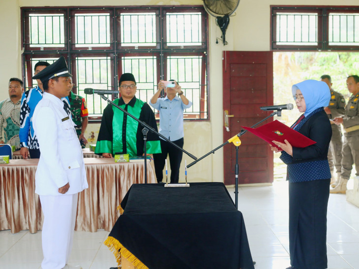 Pj Sekda Kampar Lantik Penjabat Kepala Desa