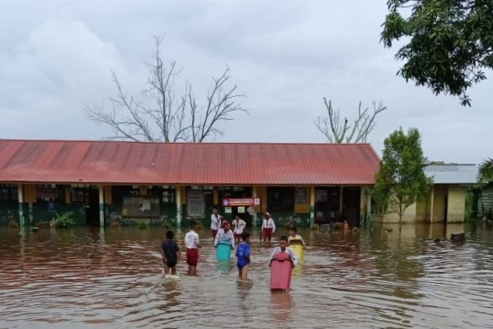 Banjir Lumpuhkan 24 Sekolah di Pelalawan, Murid Terpaksa Libur