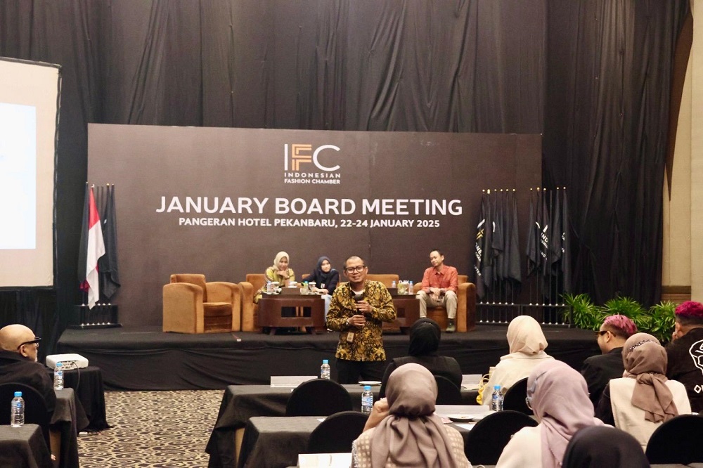 OJK Riau Edukasi Pelaku Industri Kreatif Di Riau Modest Fashion Parade