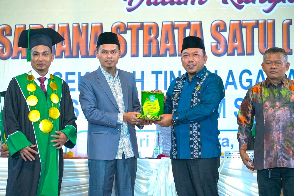 Wakil Bupati Hadiri Wisuda Sarjana STAI Sultan Syarif Hasyim SiakÂ
