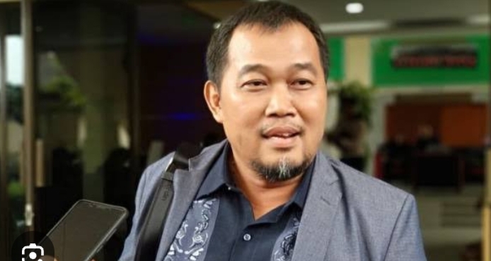 Bonyamin Bin SaimanÂ  Melaporkan Dugaan Tipikor Pagar Laut ke Dirdik Pidsus Kejagung