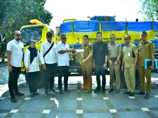 Pj Bupati Kampar Terima Langsung Hibah Satu Unit Mobil Tinja dari Kemetrian PU Perumahan Rakyat RIÂ 