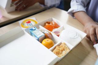 Hari Ini Siswa di Pekanbaru Mulai Nikmati Makan Siang Bergizi, Diujicoba di 8 Sekolah