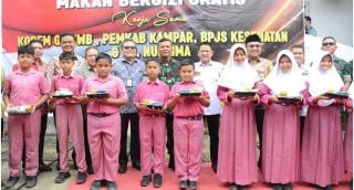Korem 031/Wira Bima dan RS Nurlima Gelar Makan Bergizi Gratis Masyarakat Kampar