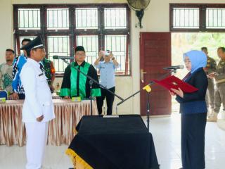 Pj Sekda Kampar Lantik Penjabat Kepala Desa