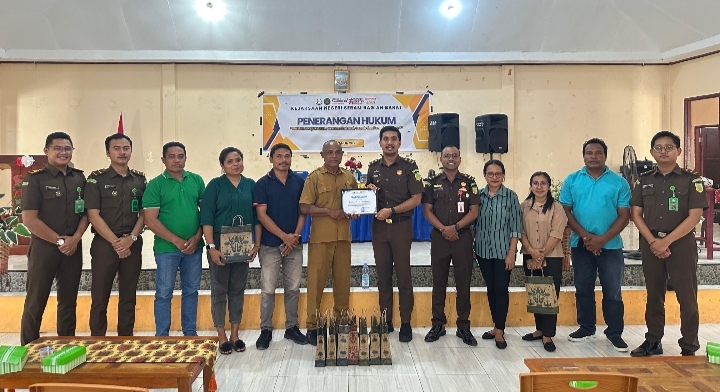 Bidang Intelijen Kejari SBB Beri Penerangan Hukum di Desa Kamal Kecamatan Kairatu Barat