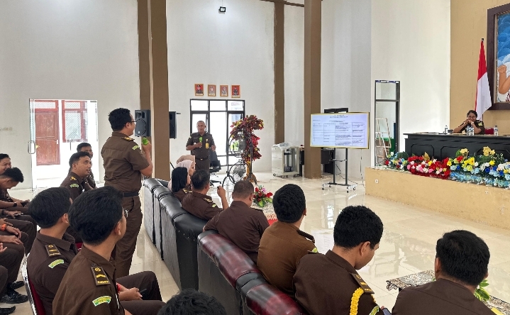 Kasubbagbin Kejari SBB Sosialisasikan Implementasi Pembangunan Zona Integritas WBK/WBBMÂ