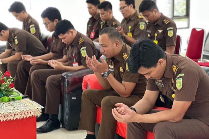 Kajati Maluku Umroh Di doakan Dalam Kajian Rutin dan Doa Bersama Jajaran Kejari SBB