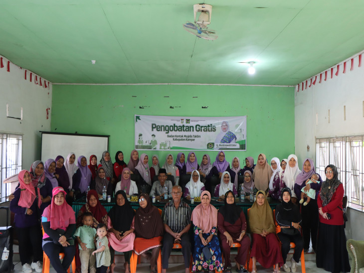 HUT Kampar ke-75, BKMT Kampar Gelar Pengobatan Gratis Bagi Lansia di Desa Kualu Tambang