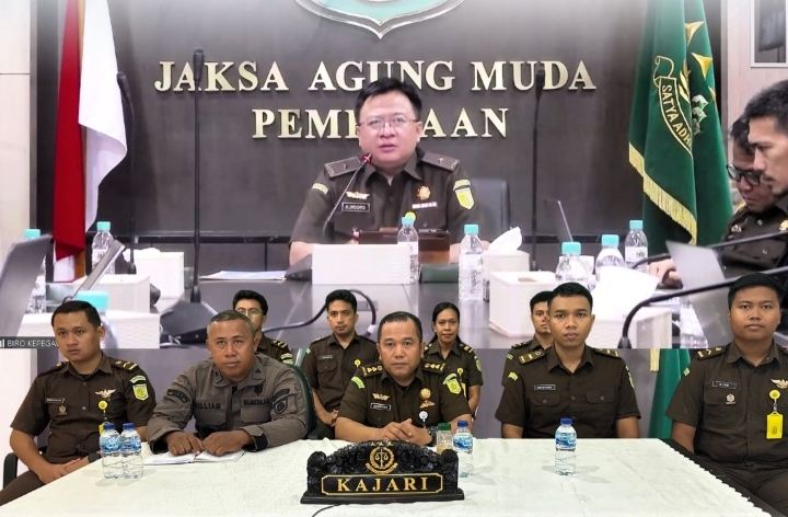 Plt. Kajari SBB Ikuti Vidcon Sosialisasi Pengusulan PNS dan Digitalisasi Aplikasi MySimkari