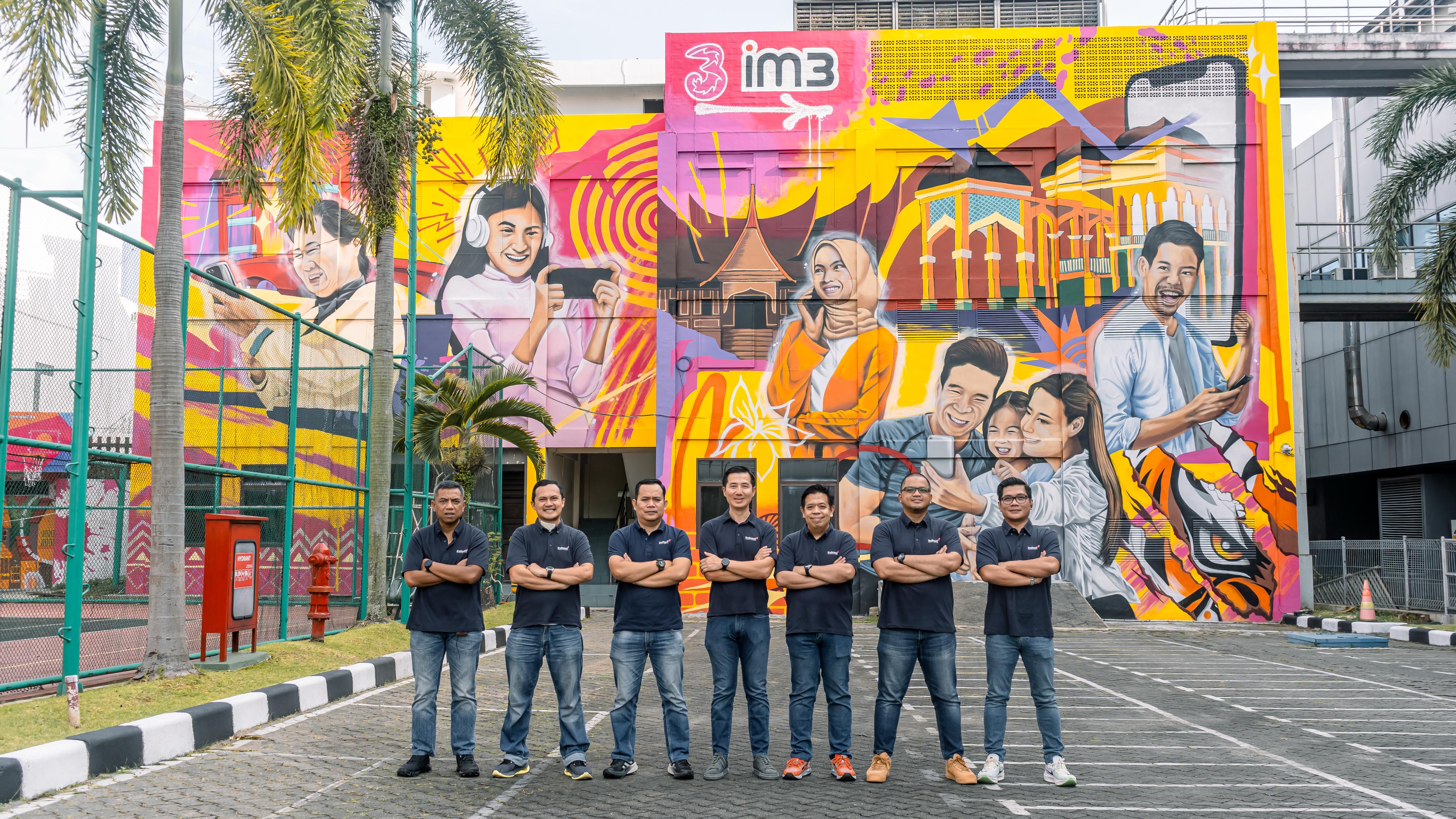 Indosat  Pererat Hubungan dengan Komunitas Seniman Lokal Medan melalui Kolaborasi Mural
