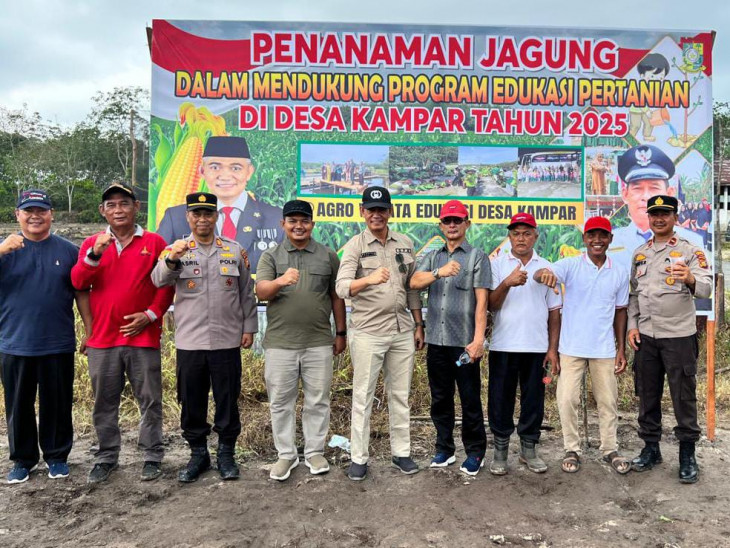Kadis Ketahanan Pangan Kampar Apresiasi  penanaman Jagung di Agrowisata Edukasi Kampa