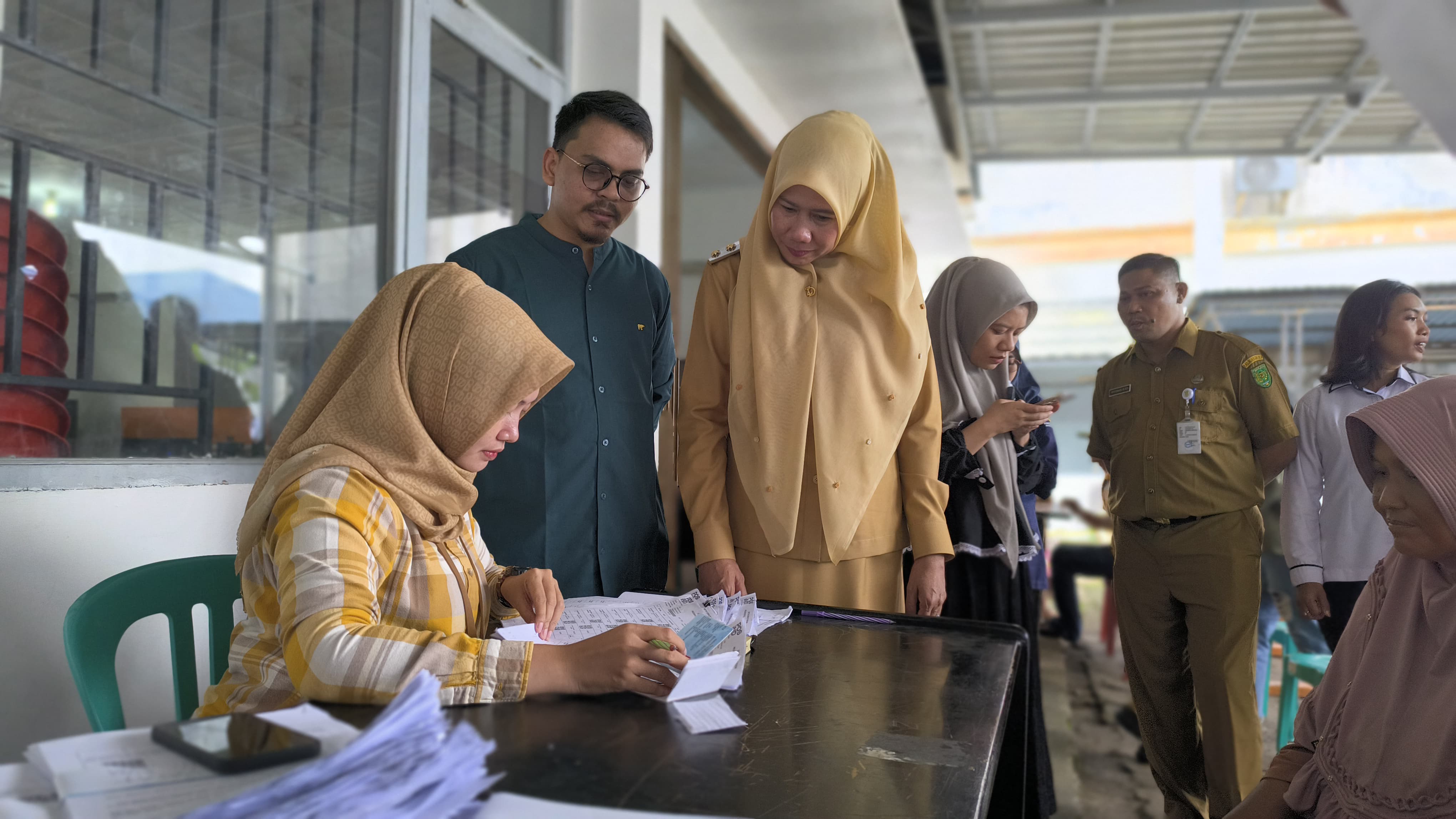 Wakil Bupati Inhil Tinjau Operasi Pasar Murah dan Pelayanan Kependudukan