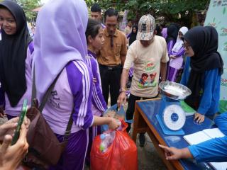Fungsikan Bank Sampah, DLH Kampar Turun ke Sekolah Guna Menimbang Sampah dari Para Siswa
