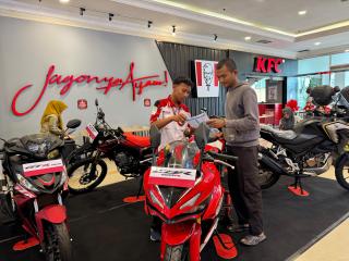 Capella Honda Tampilkan Motor Sport Honda di Mall Ciputra Seraya