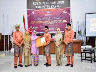 Pleno Terbuka KPU Tetapkan Bupati/Wakil Bupati Kampar 2025-2030 Ahmad Yuzar dan Misharti