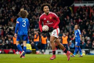 Manchester United Menang Tipis Leicester City dengan Skor 2-1