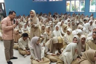 Ratusan Siswa SMAN 10 Pekanbaru Antusias Sambut Kehadiran Dewan Pendidikan Riau