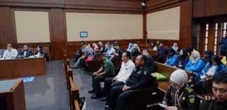 Sidang Pembacaan Surat Dakwaan Perkara Koneksitas Korupsi Kredit BRIguna Satmil CibinongÂ 