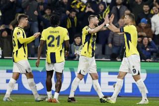 Fenerbahce Libas Anderlecht dengan Skor 3-0