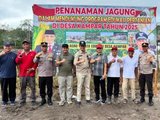 Kadis Ketahanan Pangan Kampar Apresiasi Â penanaman Jagung di Agrowisata Edukasi Kampa