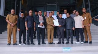 Wawako Pekanbaru Laporkan Masalah Parkir Hingga Banjir ke Pimpinan DPRD