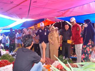Jelang Ramadan, Wabup Kampar Tinjau Pasar KuokÂ 