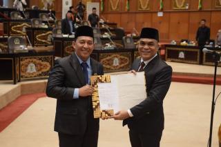 Paripurna PAW DPRD Riau Lantik Sumardany Zirnata Jadi Anggota DPRD