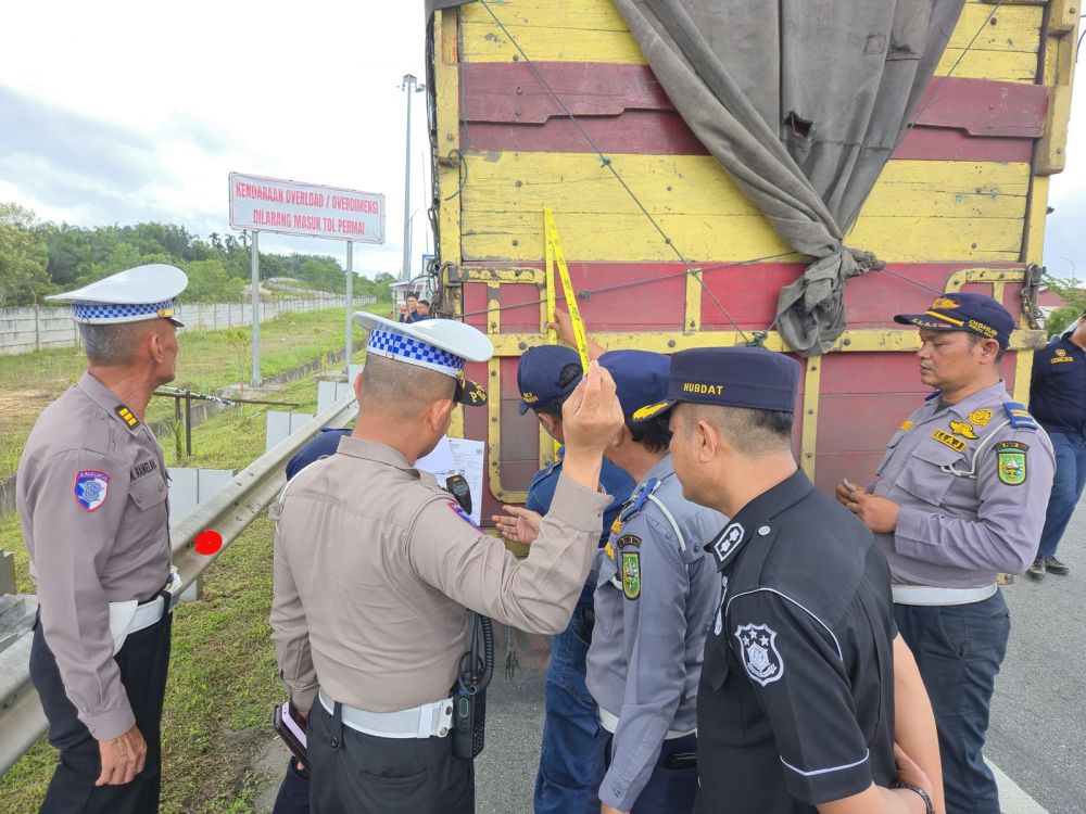 119 Truk Terjaring Razia ODOL di Tol Pekanbaru-Dumai