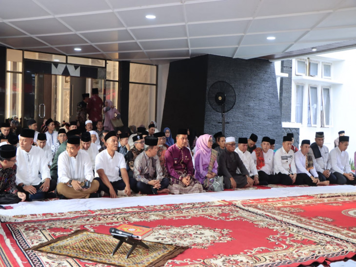 Ribuan Masyarakat Hadiri Buka Puasa Bersama Bupati dan Wakil Bupati Kampar