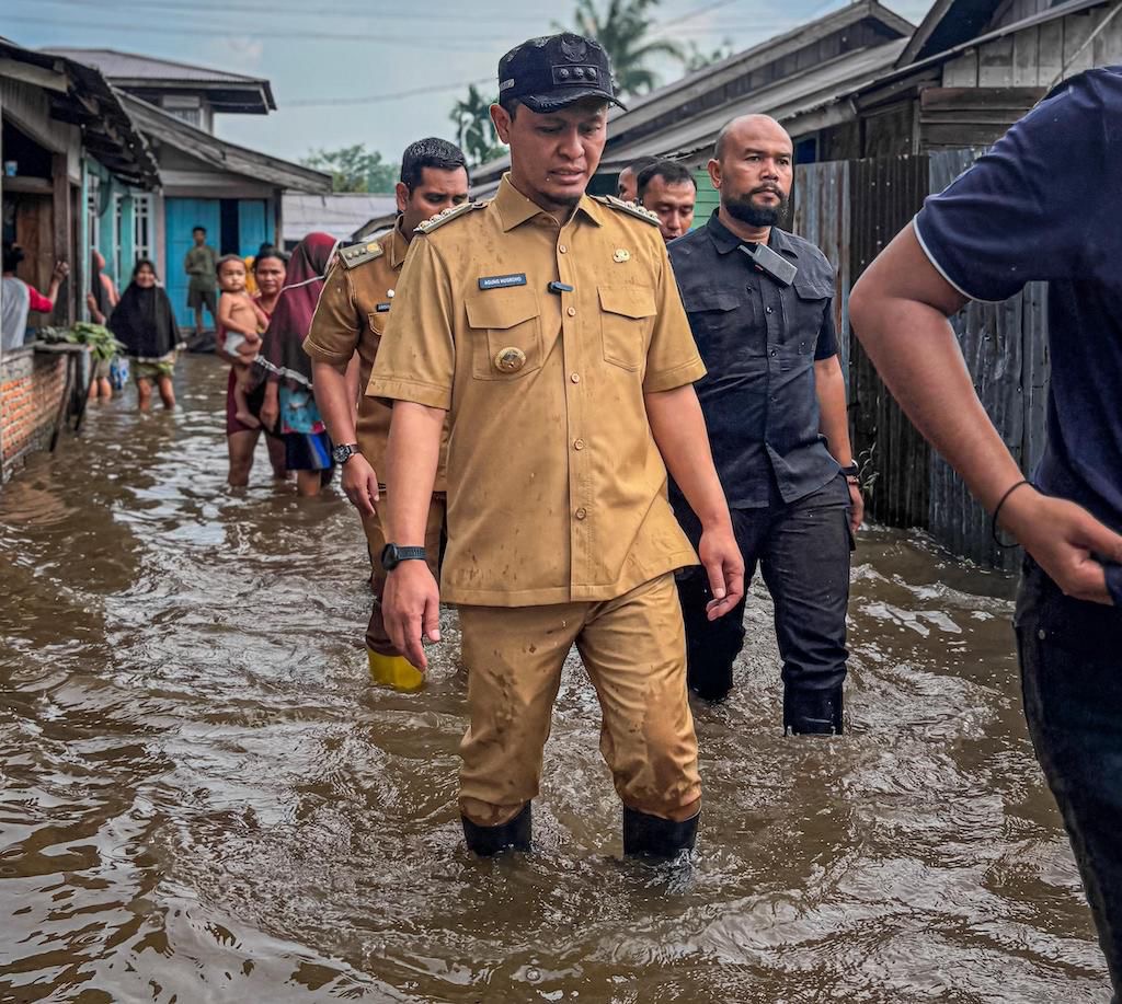 Walikota Pekanbaru Tinjau Warga Korban Banjir Akibat Luapan Sungai Siak