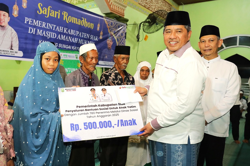 Bupati Siak Pimpin Safari Ramadan di Sungai Apit, Serahkan Bantuan untuk Masjid dan Masyarakat