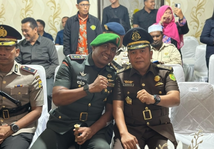 Plt Kajari SBB Hadiri Rapat Paripurna Sertijab dan Pidato Perdana Bupati dan Wabup