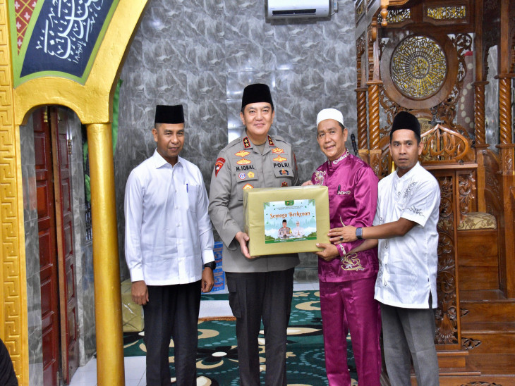 Bupati Kampar Dampingi Safari Ramadhan Kapolda Riau di Desa Pulau Lawas Bangkinang