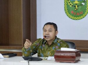Minimalisir Angka Putus Sekolah, Gubri Rencanakan Pemberian Seragam Gratis