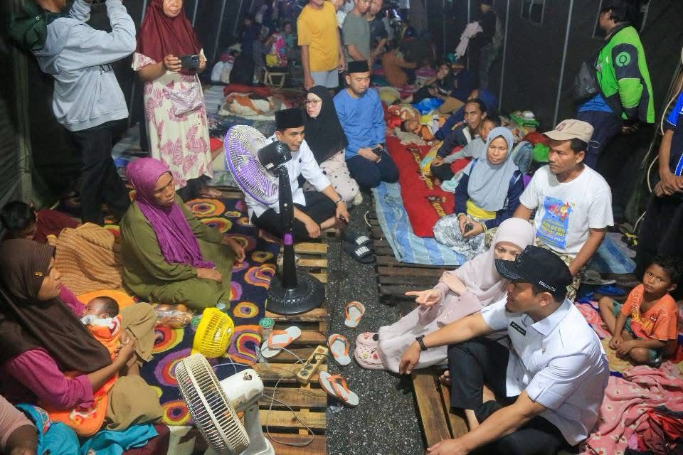 Walikota Pekanbaru Bersama Wakapolda Riau Tinjau Korban Banjir di Rumbai