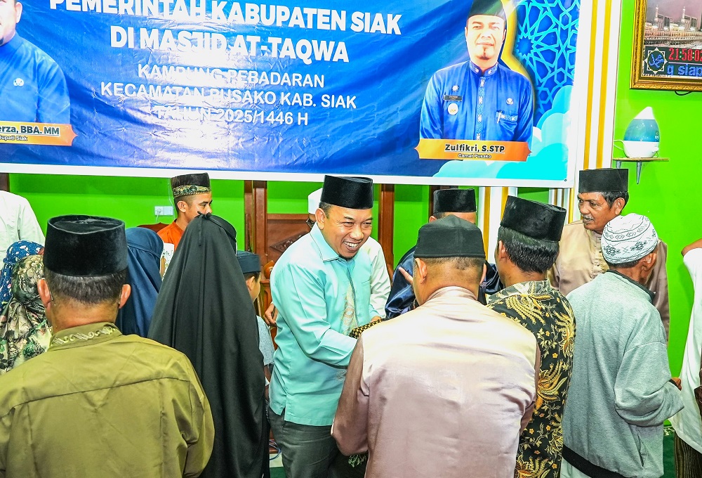 Safari Ramadan di Pusako, Husni Merza Serahkan Santunan Anak Yatim dan Paket Ramadan Bahagia BAZNAS