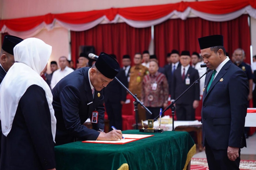 Gubri Abdul Wahid Lantik Taufik OH Jadi Pj Sekda Riau