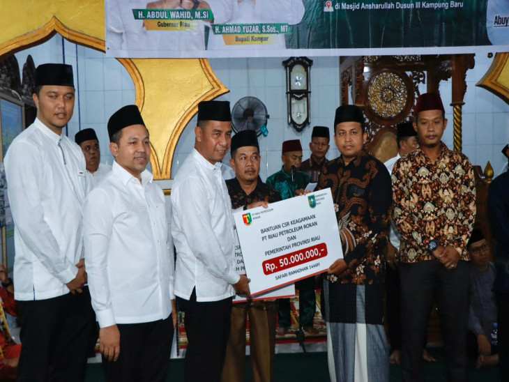 Bupati Kampar Dampingi Gubri Safari Ramadhan di Pulau Birandang