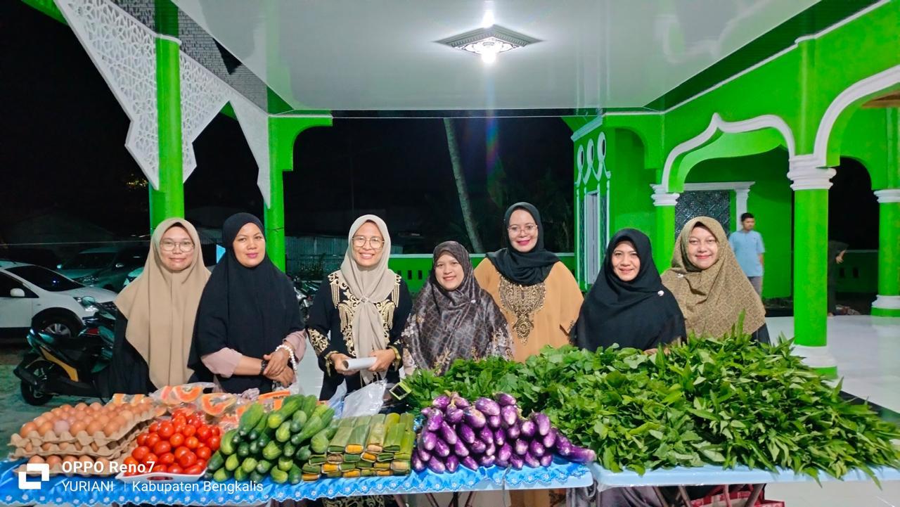 Jumâ€™at Berkah, DWP Unit Disbun Sedekah Sayur di Masjid Al-Istiâ€™da