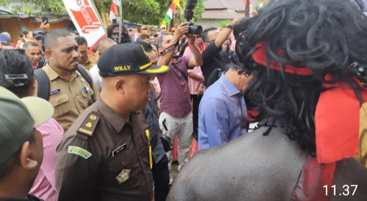 Kasubbagbin Kejari SBB Hadiri Acara Adat Sakral