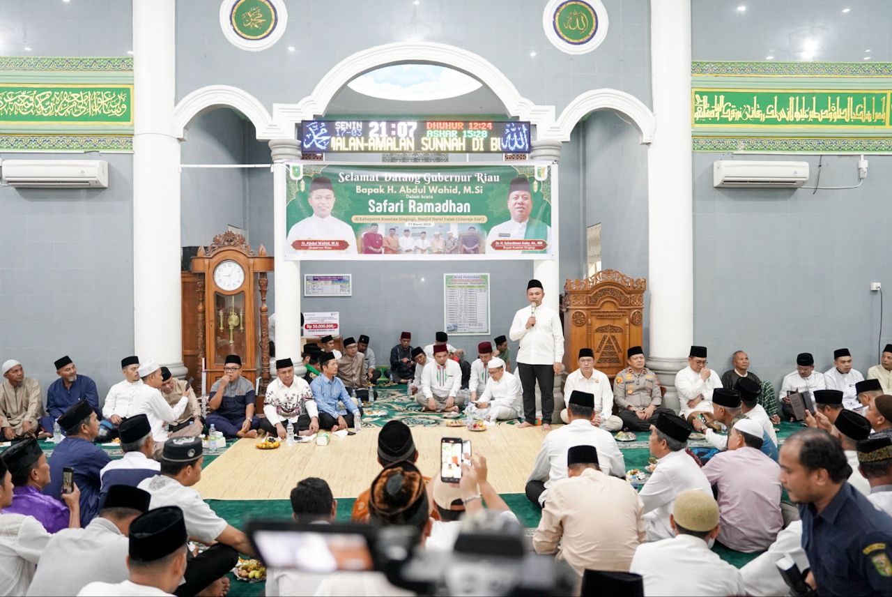 Safari Ramadan ke Kuansing, Gubri Abdul Wahid Tegaskan Tidak Ada Pemotongan Dana Desa