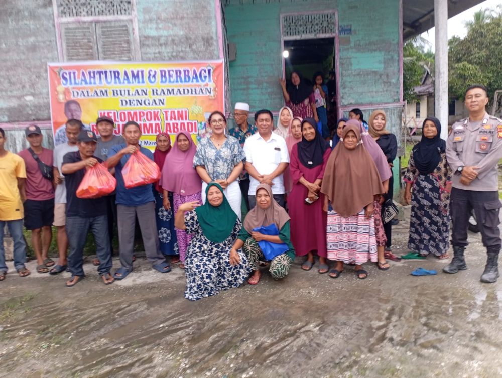Ketua Kelompok Tani Raja Sima Abadi Salurkan 100 Paket Bantuan Menjelang Idul Fitri