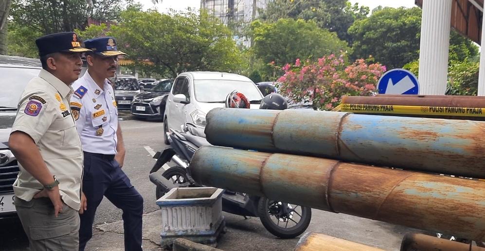 Tim Gabungan Bongkar Seluruh Bando Reklame Ilegal di Kota Pekanbaru