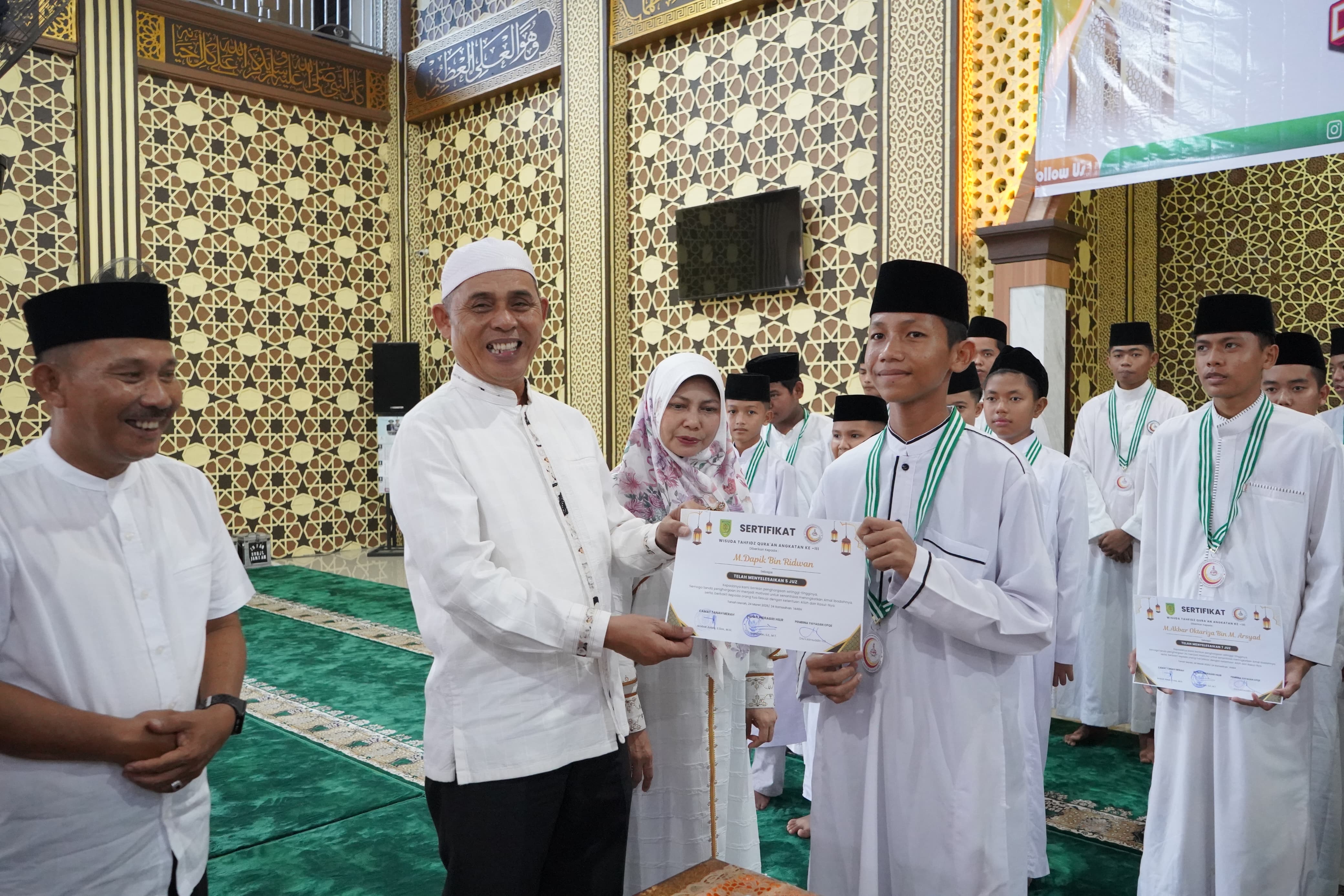 Bupati Inhil Tinjau Skrining Kesehatan dan Salurkan Bantuan di Tanah Merah