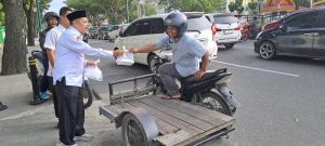Ramadan Penuh Berkah, Kanwil Kemang Riau Bagikan 150 Paket Takjil
